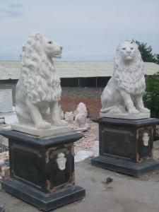 Wholesale Zoo Decoration Customized Polished Marble Lion Sculpture from china suppliers