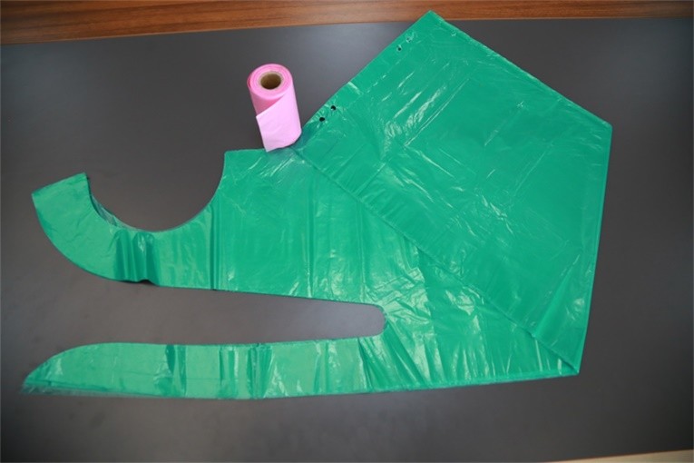 Eco Friendly Colored Disposable Plastic Apron for Food / Cleaning / Hospital Industry