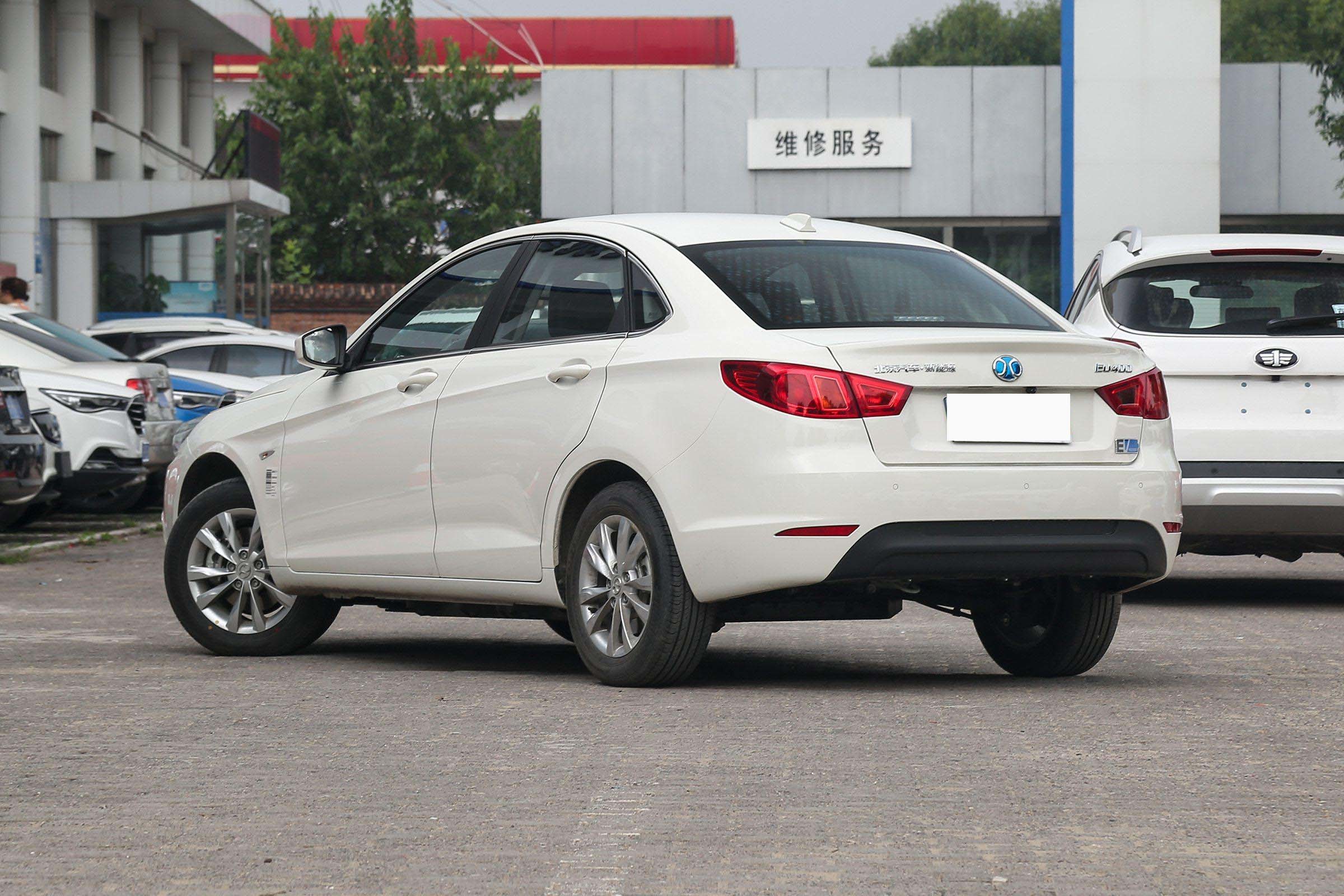 BAIC EU260 Sedan Electric Car New Energy Taxi Vehicles Used Four Wheel SUV
