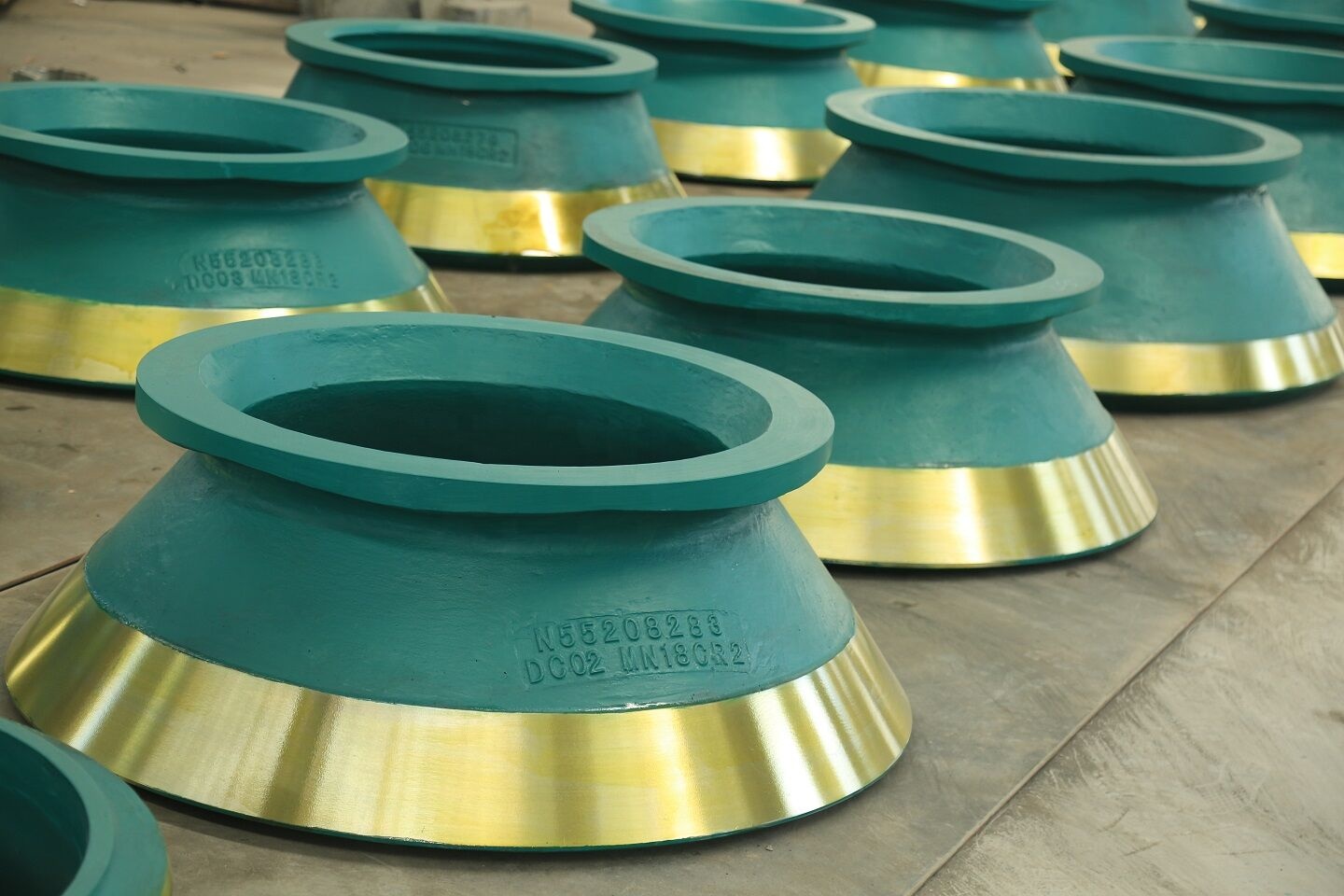 Processing Type Casting Mantle and Bowl Liner for Hp500 Cone Crusher Wear Parts Alloy