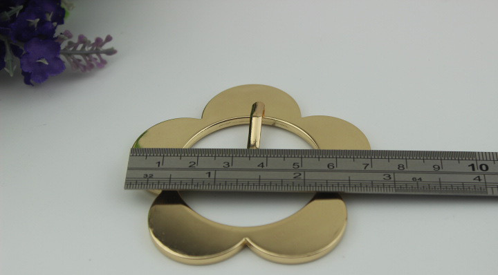 Novelty design bag cover head decoration zinc 42 mm shiny gold flower belt pin buckle for clothing decoration fittings