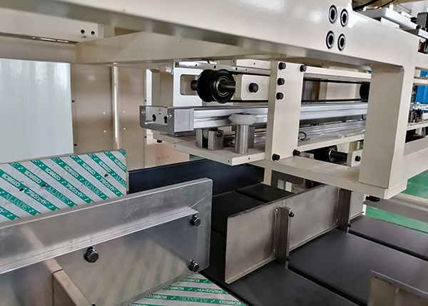 On Line Bag Making Diaper Packaging Machine / Baby Wrapping Machine Automatic