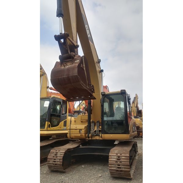 Original Appearance Used Tracked Excavator CAT320D From Japan