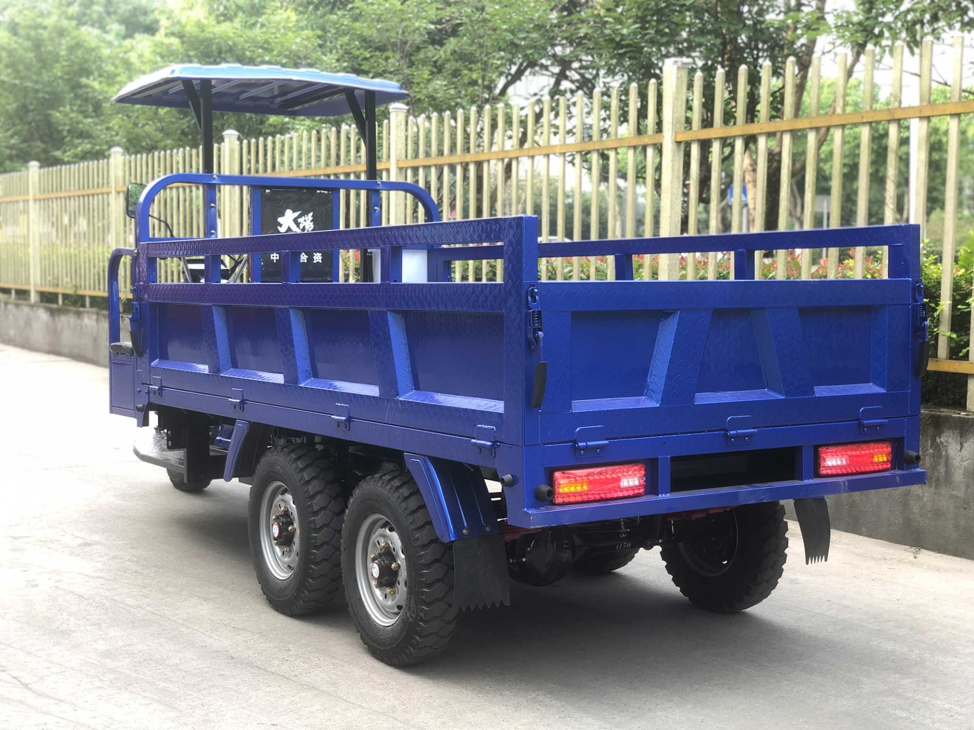5.00-12/5.00-12 Tyre DAYANG 300cc Double Rear Axle Motorized Tricycle for Heavy Loads