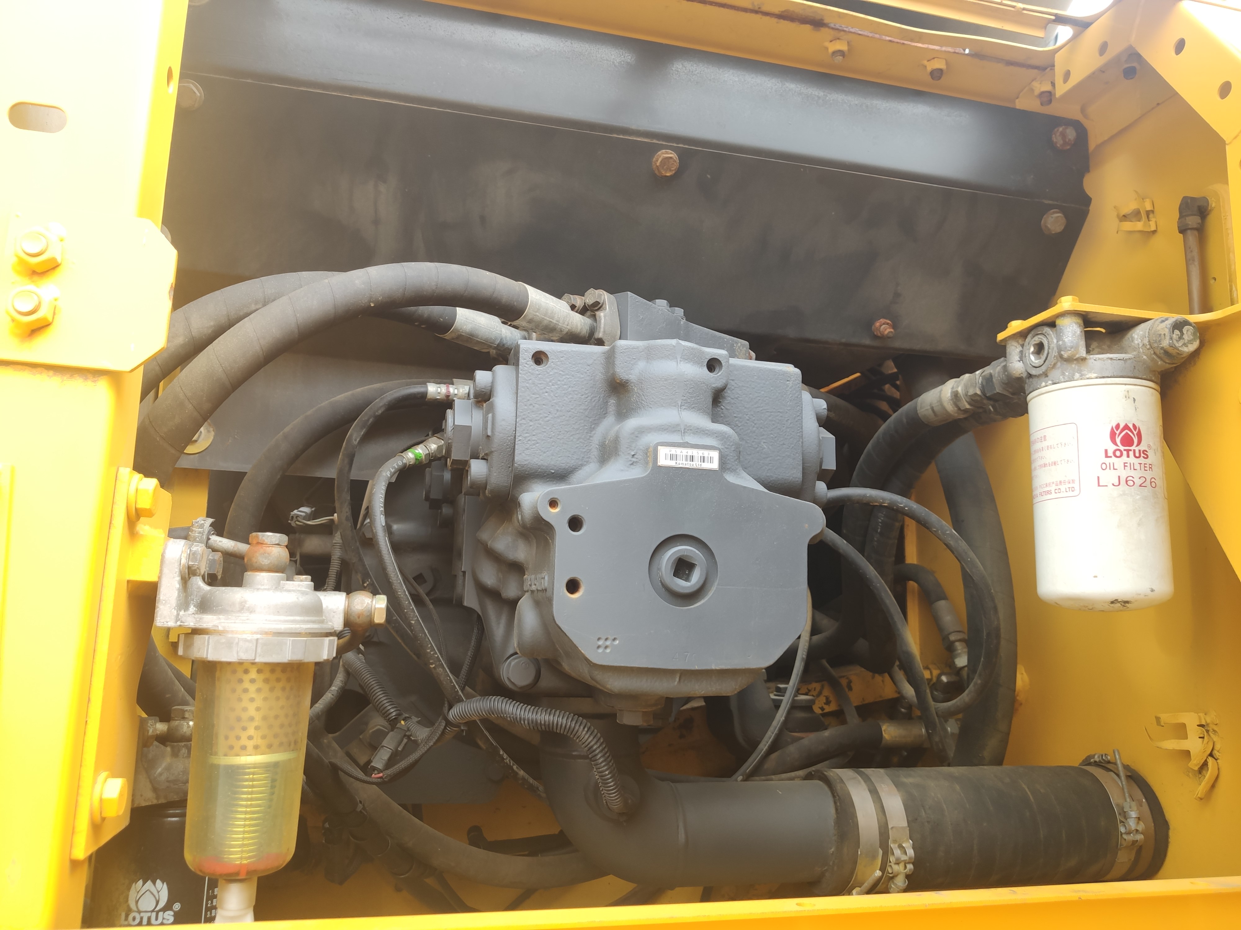 Sell Used Komatsu PC220-8 Excavator with Original Hydraulic Valve and 1.0-1.5 Bucket