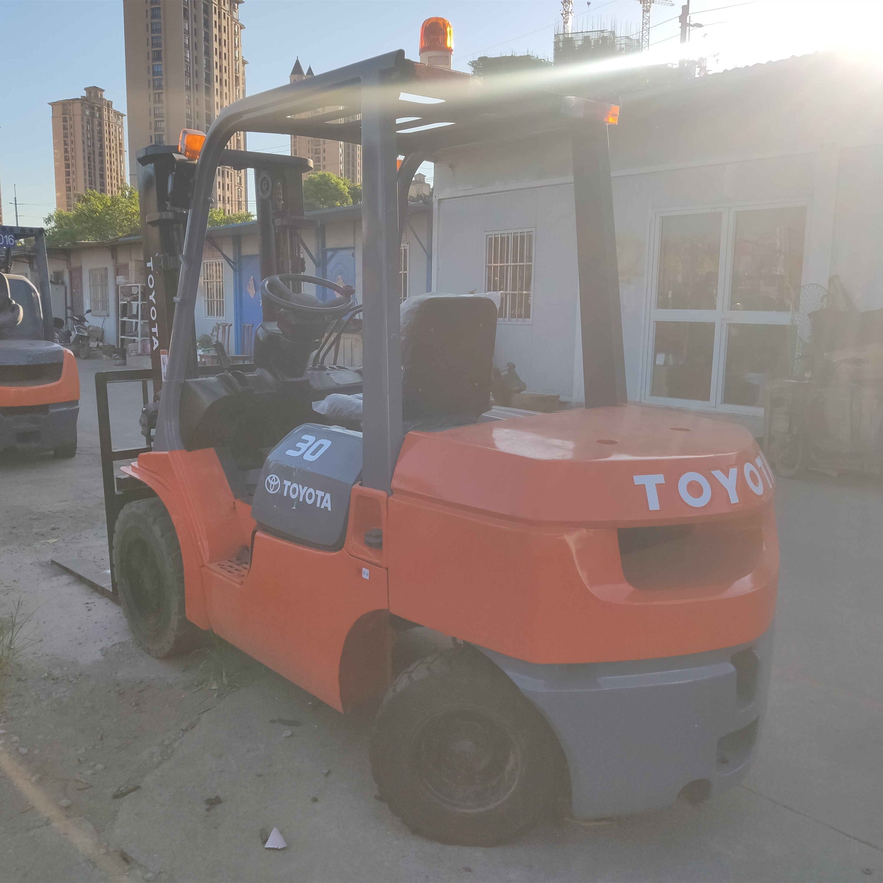 3 Ton Toyota Diesel Forklift with and Loading Capacity 3 Tons Working Hours 2001-4000