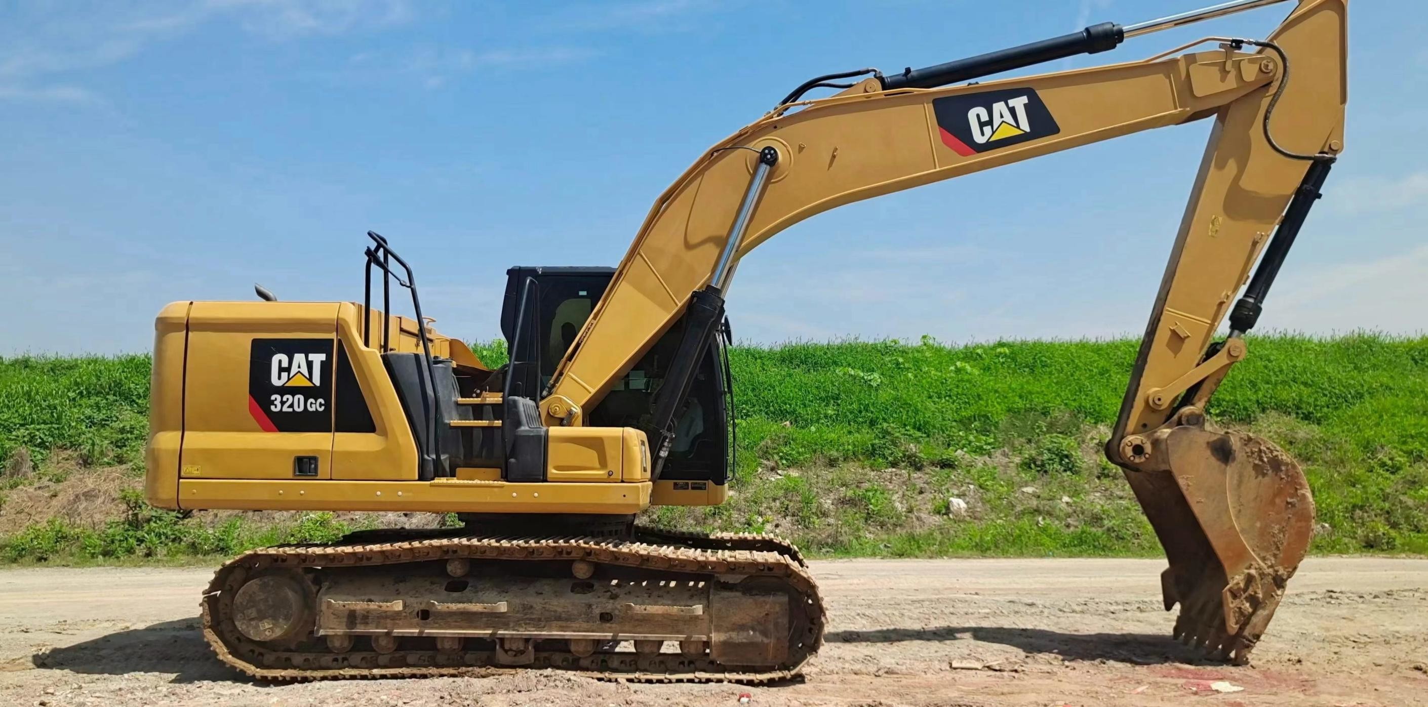 20ton Caterpillar Used 320gc Excavator With 1m³ Bucket Capacity