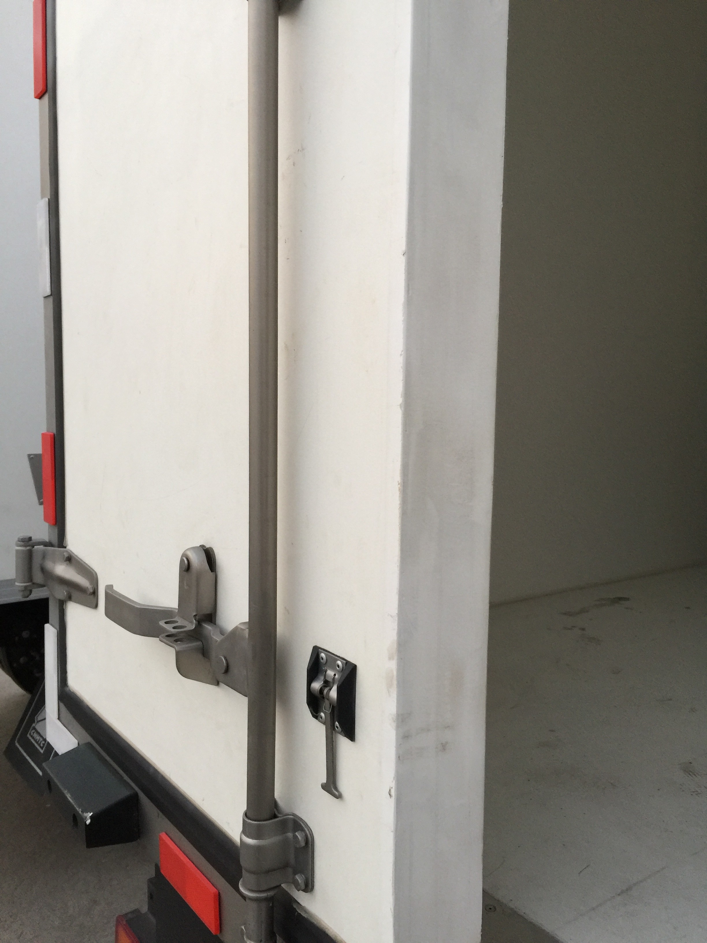 HOWO small FPR refrigerated box trucks 4X2 for fresh food transport