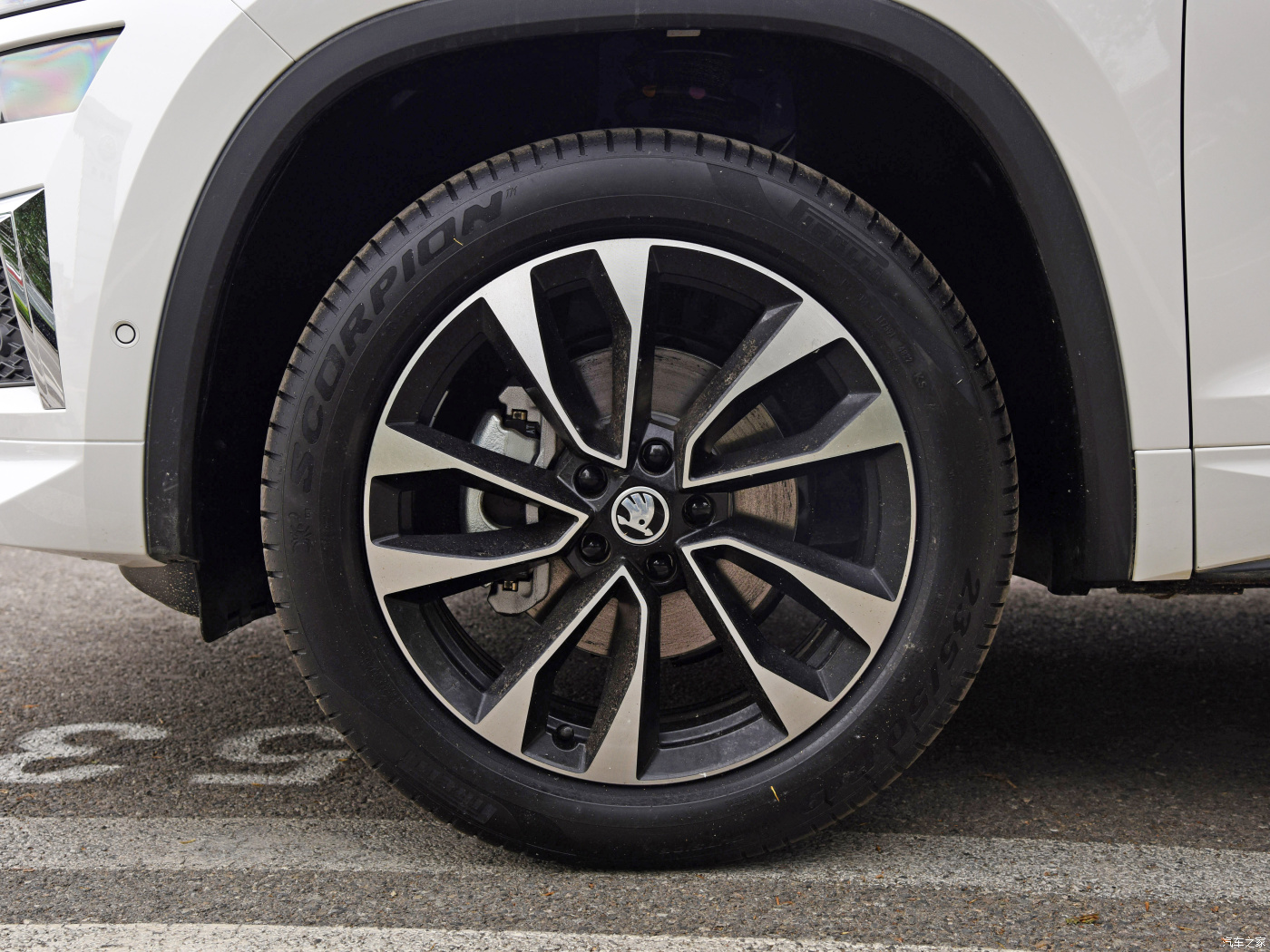 Front Window Electric One Key Lifting Skoda Kodiaq Gasoline 2.0T 186HP L4 SUV The Most Comfortable Space for Mid-size Car