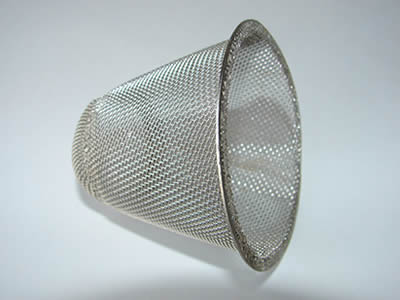 The bowl shaped filter is plain weaved by stainless steel wires.