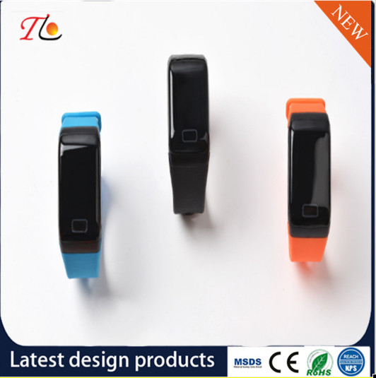 Smart Watch Silicone Watch Weather Forecast Sleep IP67 Level Waterproof SMS Photos, Calories, Step Counting