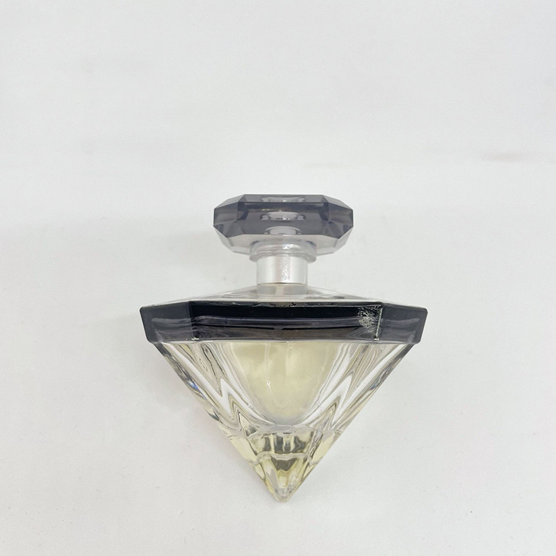 Diamond Shaped Perfume Bottle 75ml 100ml Glass Bottle Press Spray Empty Bottle With zamak caps Cosmetics Packaging