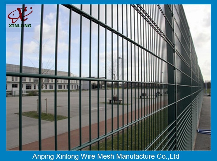 Convenient Installation Double Loop Wire Fence / Green Pvc Coated Wire Mesh Fencing