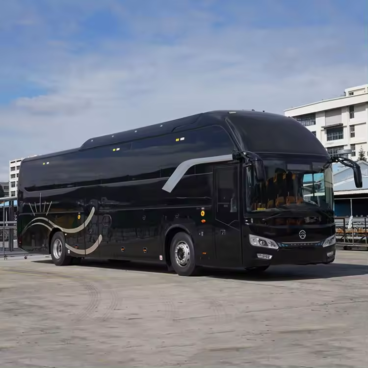 6000mm Wheelbase Euro 3 Emission Standard Used Luxury Coach Bus for Requirements