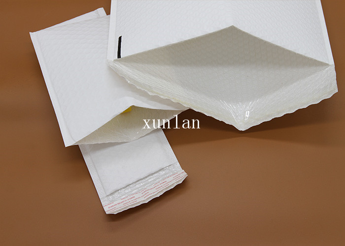Shock Resistant Poly Bubble Mailers , Bubble Mailer Envelope With White Color