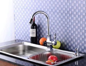 Wholesale Chrome plated streamline sleek design faucets kitchen fittings water taps from china suppliers