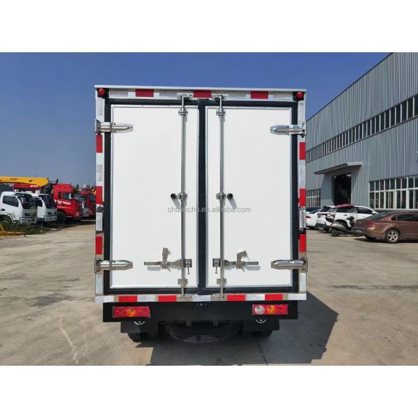 1.5 Ton Refrigerated Van Truck For Meat Refrigeration Transportation