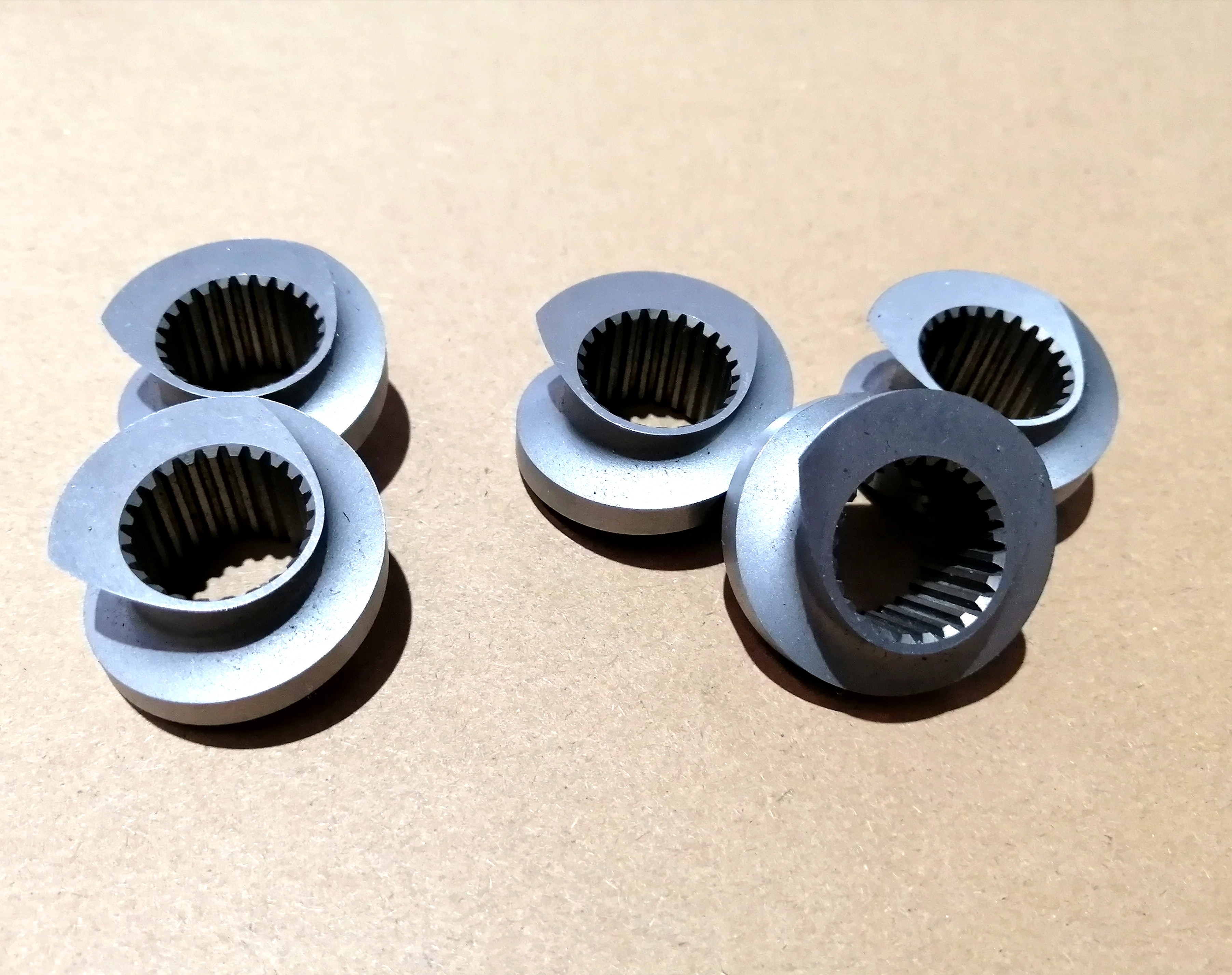 High Conveying Efficiency Single Flighted Screw Element For Powder Mixed With Pellets