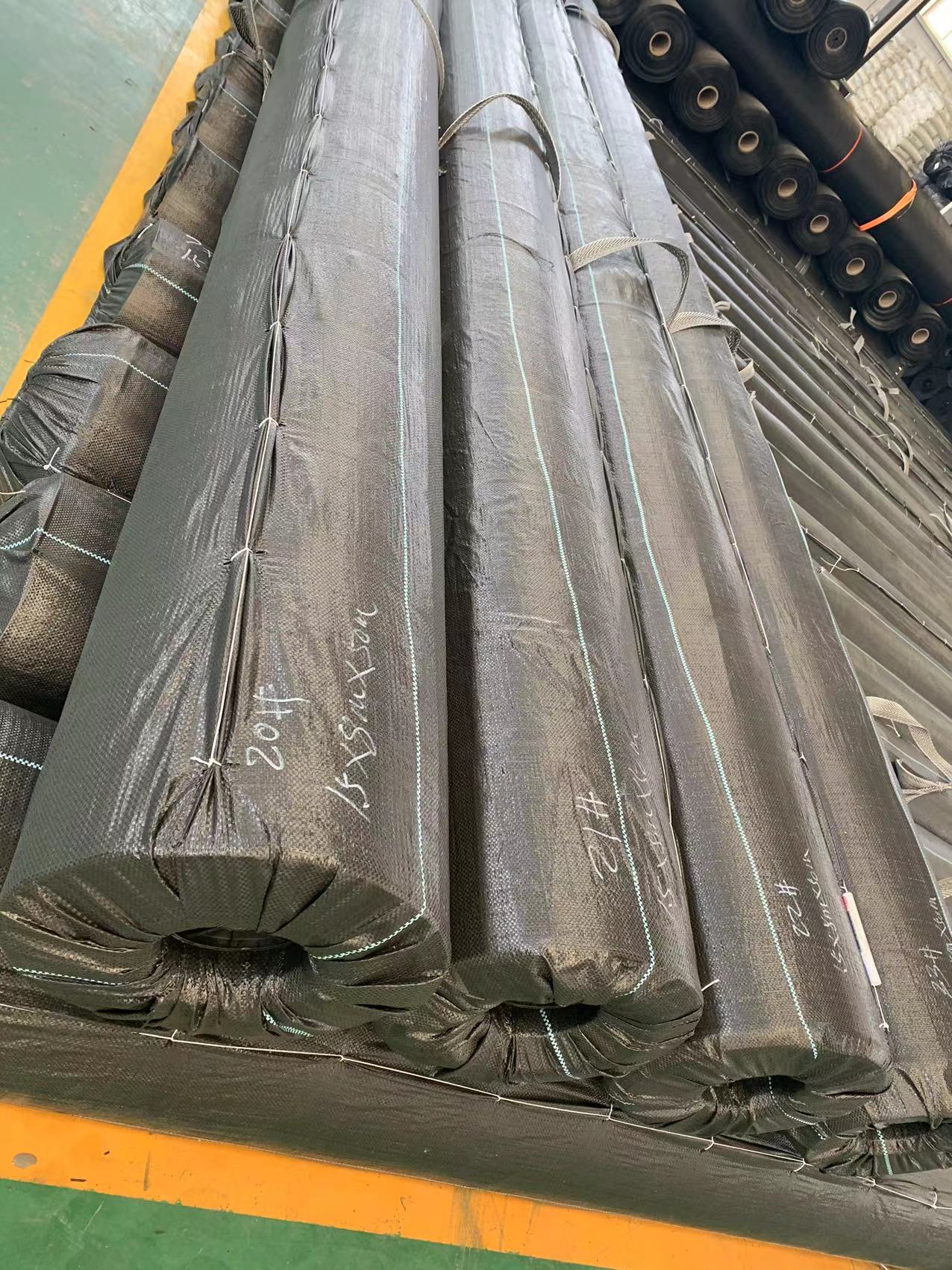 0.75mm 1.0mm HDPE Geomembrane Pond Liner for Biofloc Tank Customizable and Waterproof