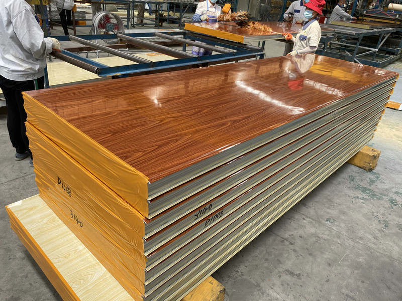 Prefabricated House Metal Surface Wood Grain Rock Wool Sandwich Panel