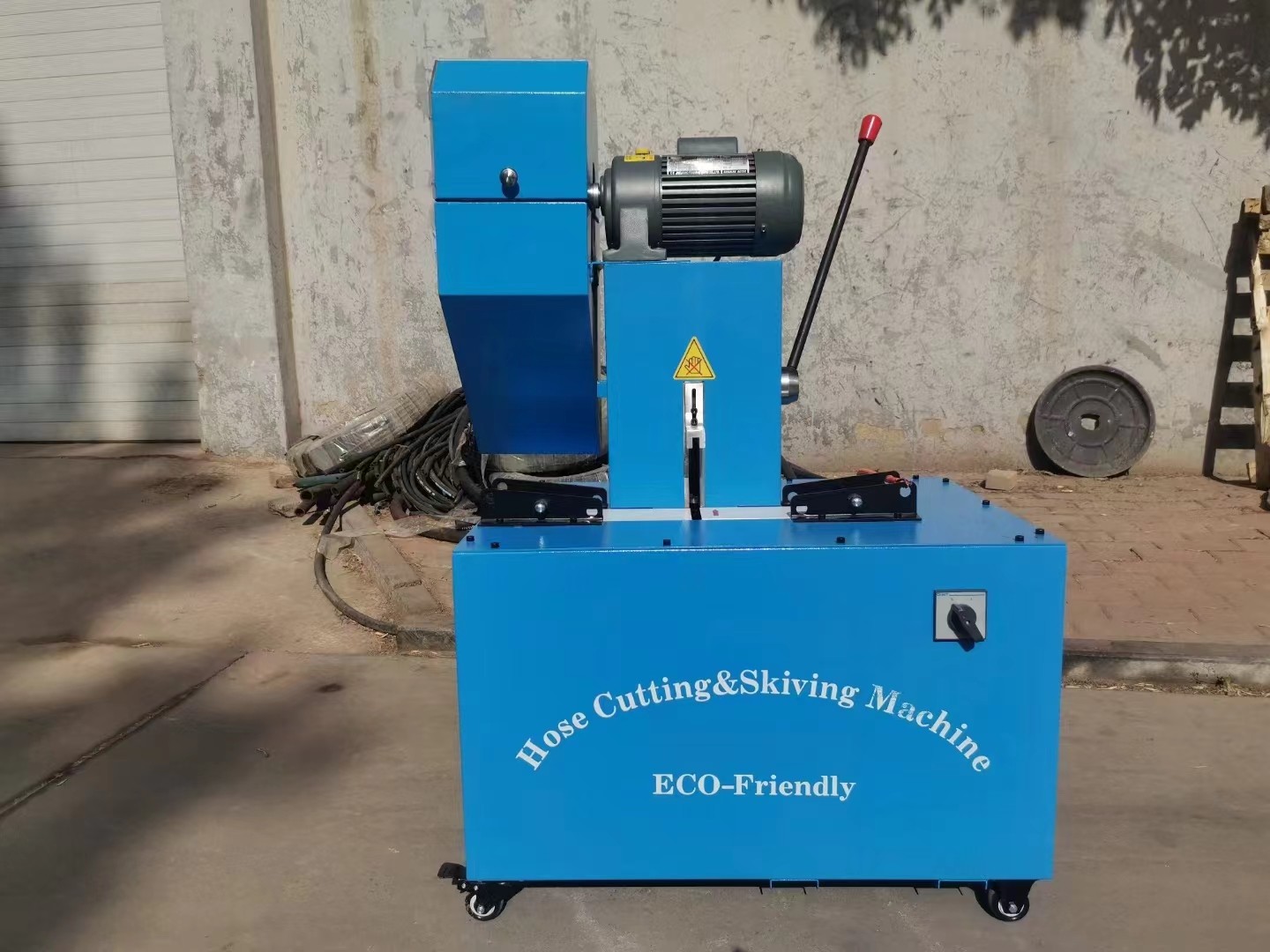 φ350*2.8mm Cutting Blade Diameter Hose Cutting Machine Cutting Motor RPM 2850 RPM 850*600*1200mm