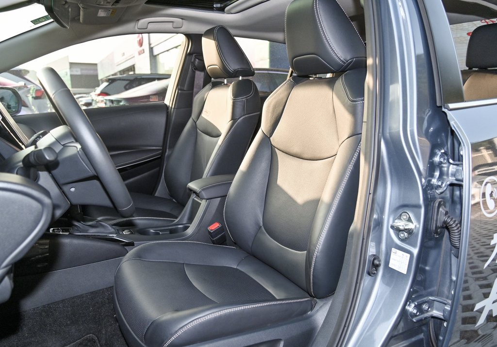 2021 Cheapest Car In China Corolla 2021 dual-engine 1.8L E-CVT flagship