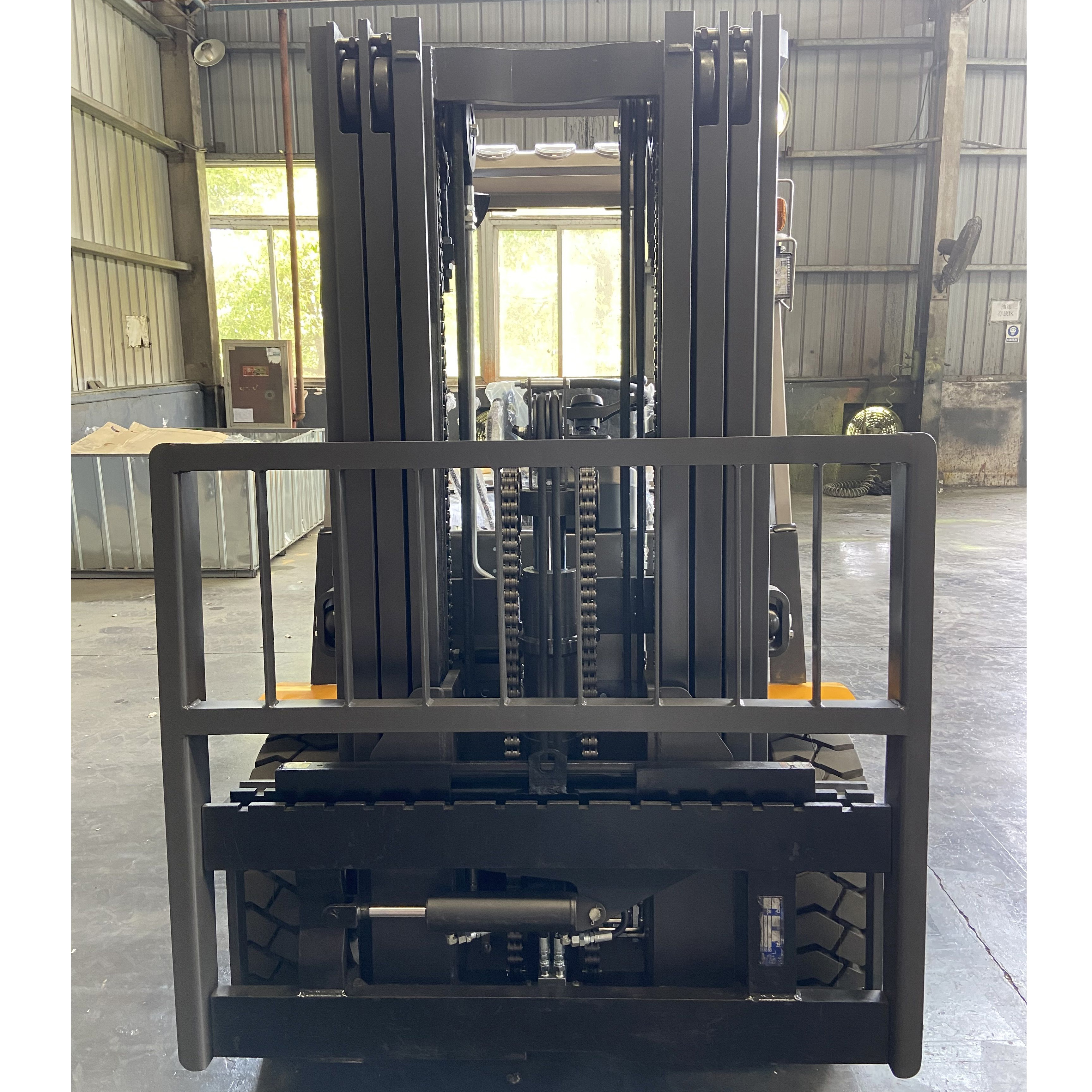 Powerful Diesel Engine 4ton Rough Terrain Forklifts for Off Road Handling and Lifting