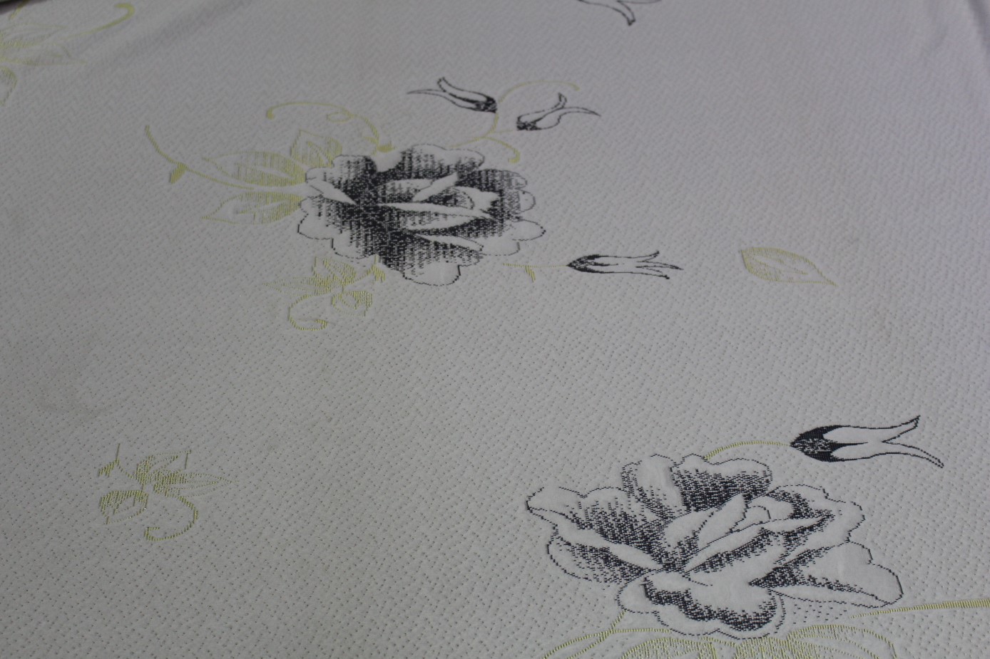 2.2m Width 240g/M2 Jacquard Knitted Mattress Fabric With Rose Pattern