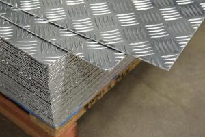 China 5052 5 Bars Aluminum Checker Sheet Plate Used For Non Slip Staircase on sale