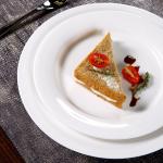 LFGB Farmhouse Porcelain White Dinnerware Fully Vitrified Ceramic Serving Plates