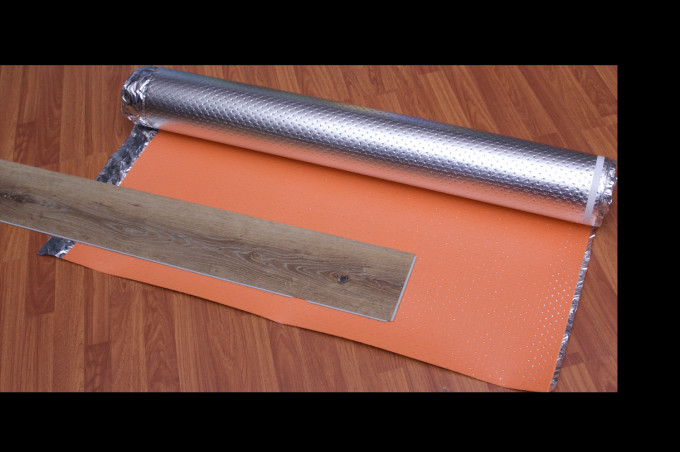 Silver Film Coating IXPE Foam Roll 60kg/M3 Sound Absorbing Underlayment 2mm