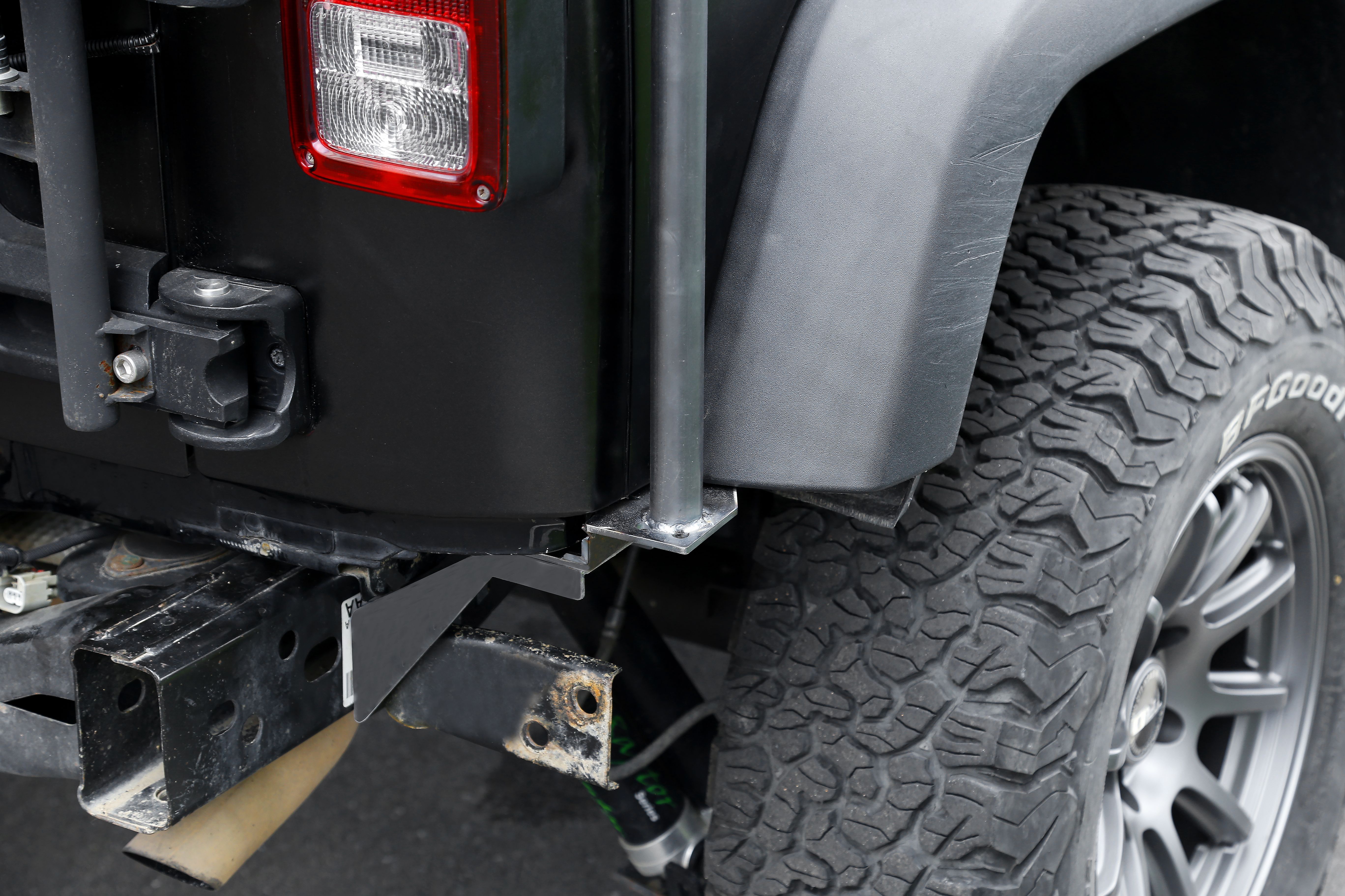 Black Aluminum Alloy Roof Rack Crossbar Platform for 2023 4x4 Wrangler JK Expand Your Storage Space