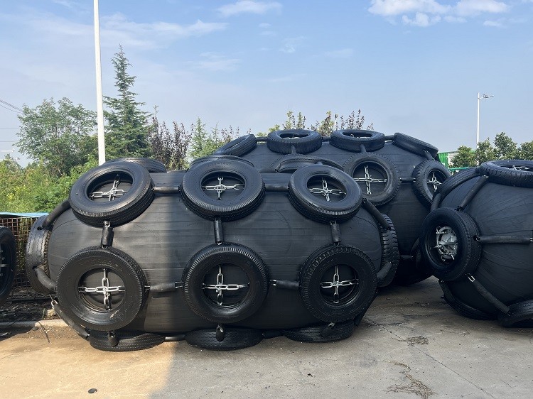 0.05MPa/ 0.08MPa Marine Rubber Fender with Excellent Shock Absorption Capacity and Sling Type