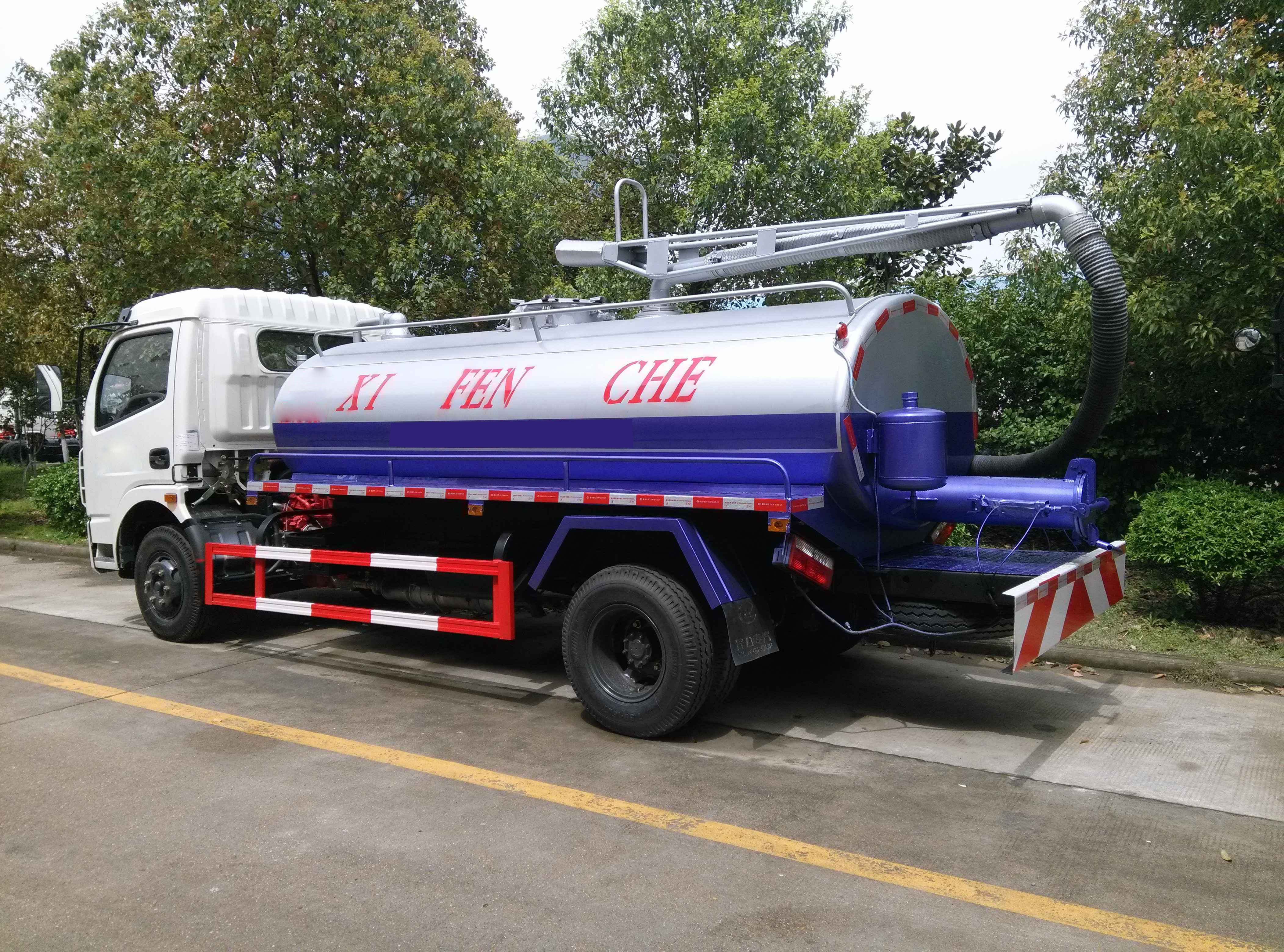 110 Kw Euro 4 Diesel Mini Vacuum Sewage Suction Truck for Manual Sewage Disposal