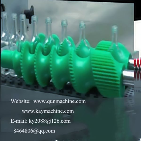 Timing screws to groups shaped square rectangular rectangle bottle containers into pairs for packaging. China manufacturer China factory China