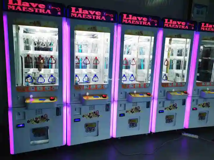 Flexible Customize 15 Boxes 9 Boxes Led Light Mini Gold Key Master Big Expensive Prize Vending Gaming Machine