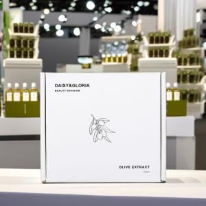 Wholesale Square Custom Logo Magnetic Folding Gift Box Flat Pack Rigid Cardboard Coated Foil White Paper Foldable Cosmetic Packaging from china suppliers