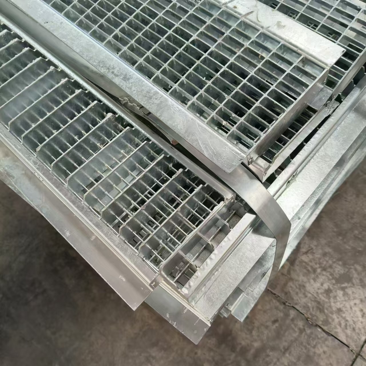 Customized Size Anti Slip Grating for Drainage and Ventilation
