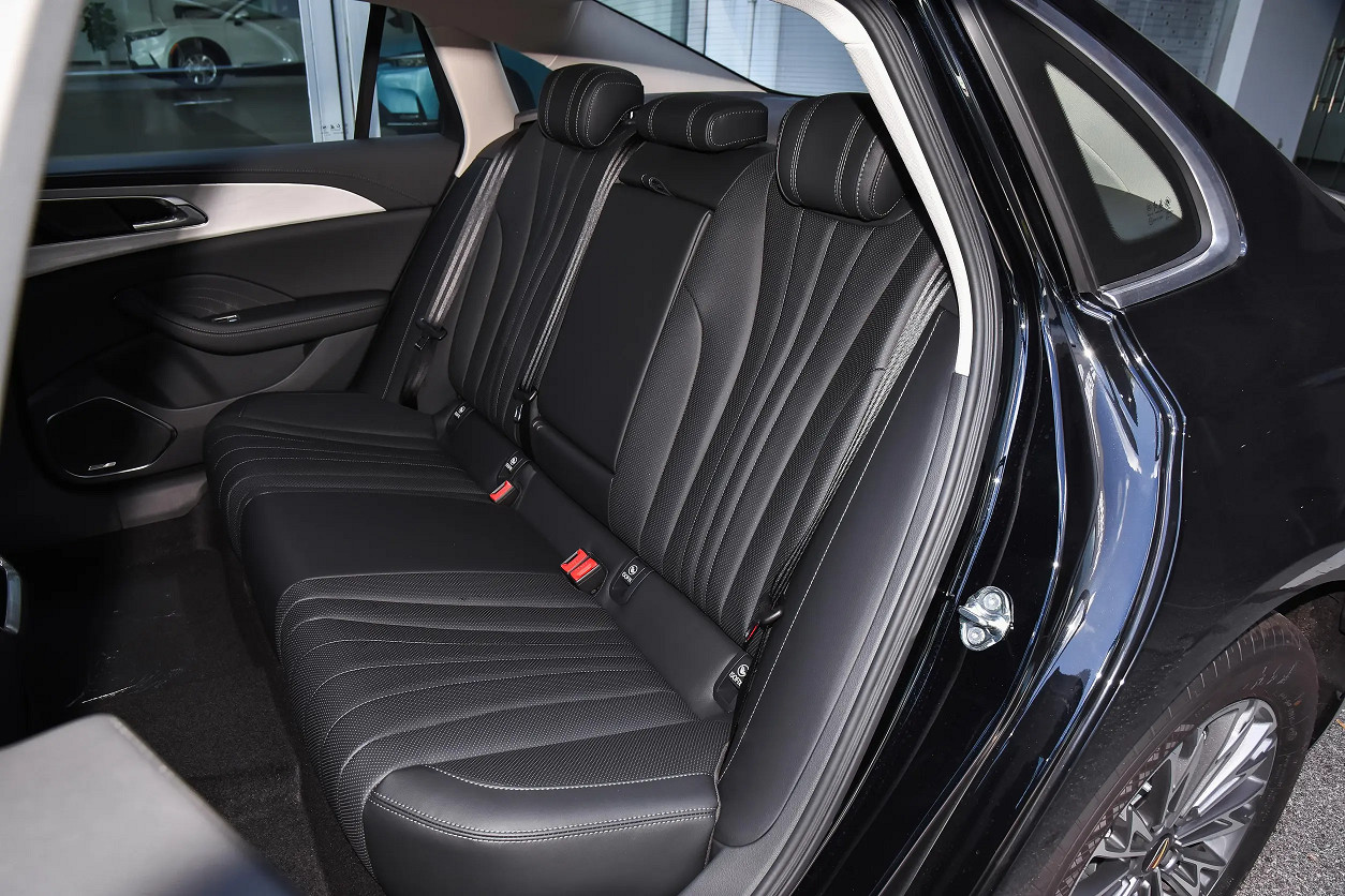 Hongqi H5 2025 1.5T DCT Qiyue 500,000 commemorative edition