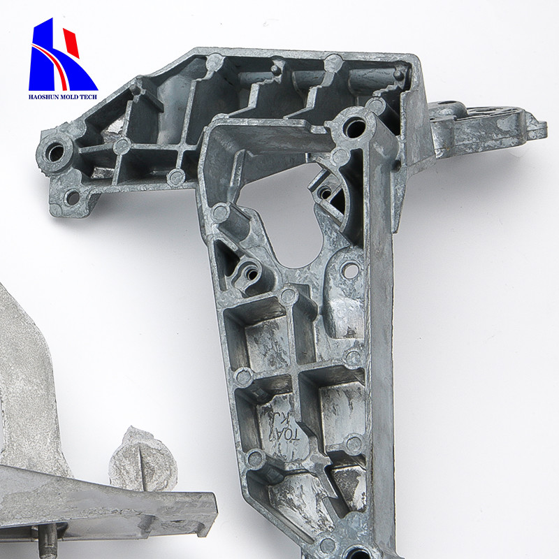 Customized HASCO Pressure Die Casting Parts Hot Runner NAK80 Clear 7075 For Auto