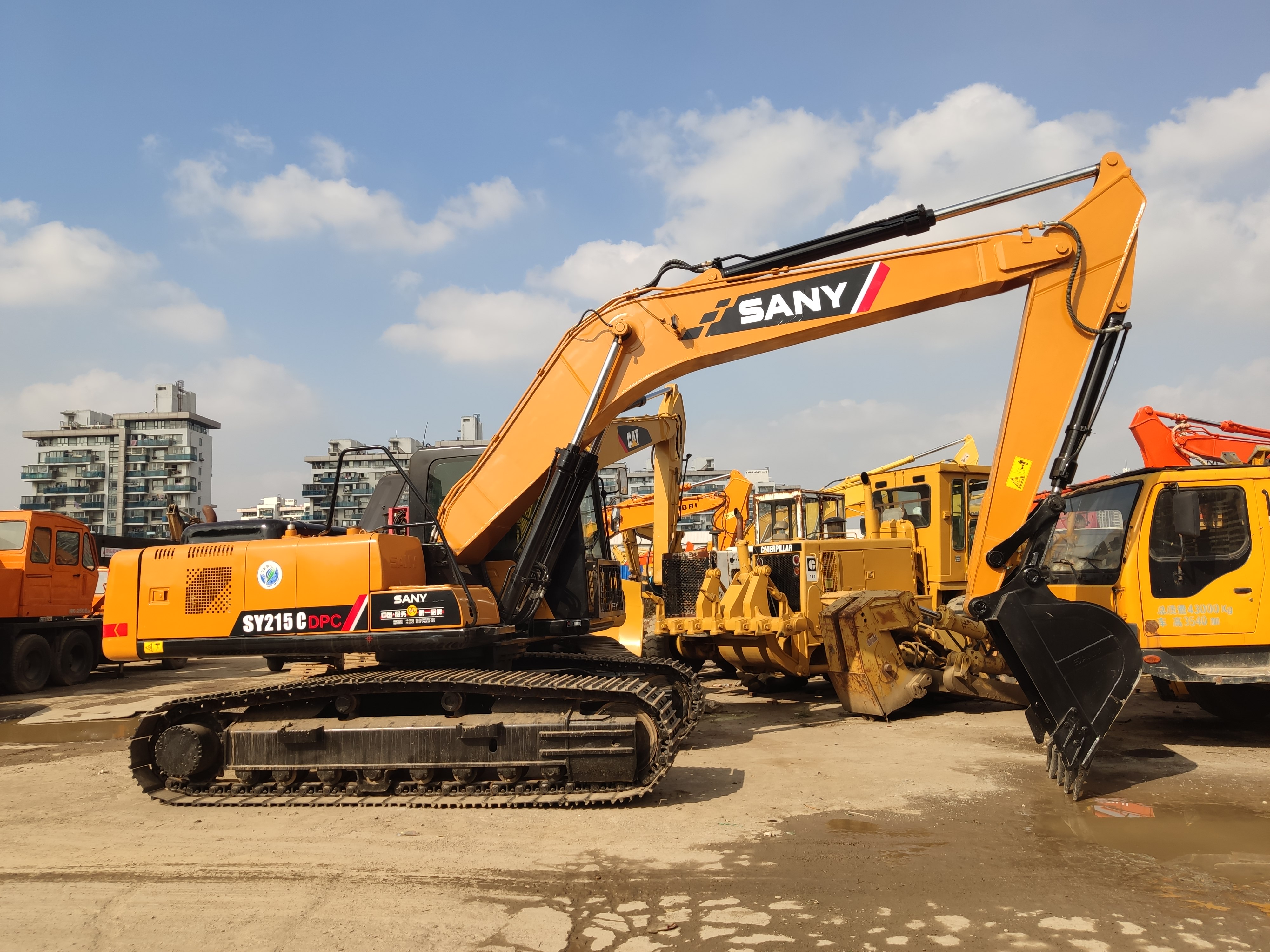 Used Sany 215C Excavator Digger Machinery with 21 Tons Tonnage and 21900 KG Weight