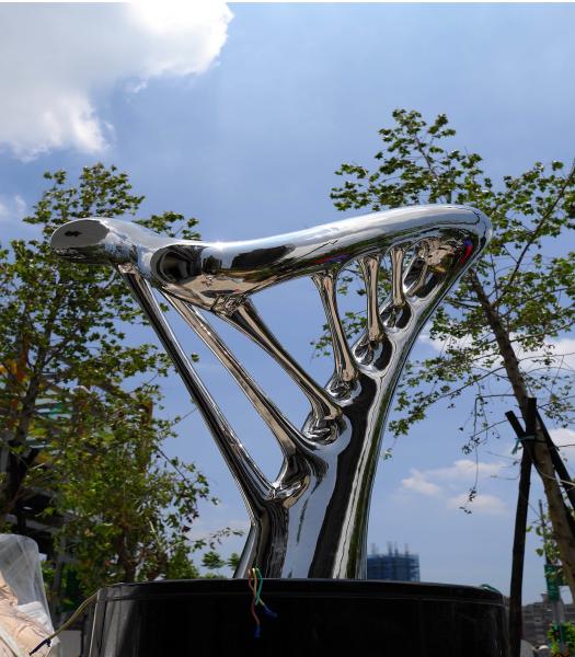 Polished Stainless Steel Sculpture , Modern Style Outdoor Metal Sculpture