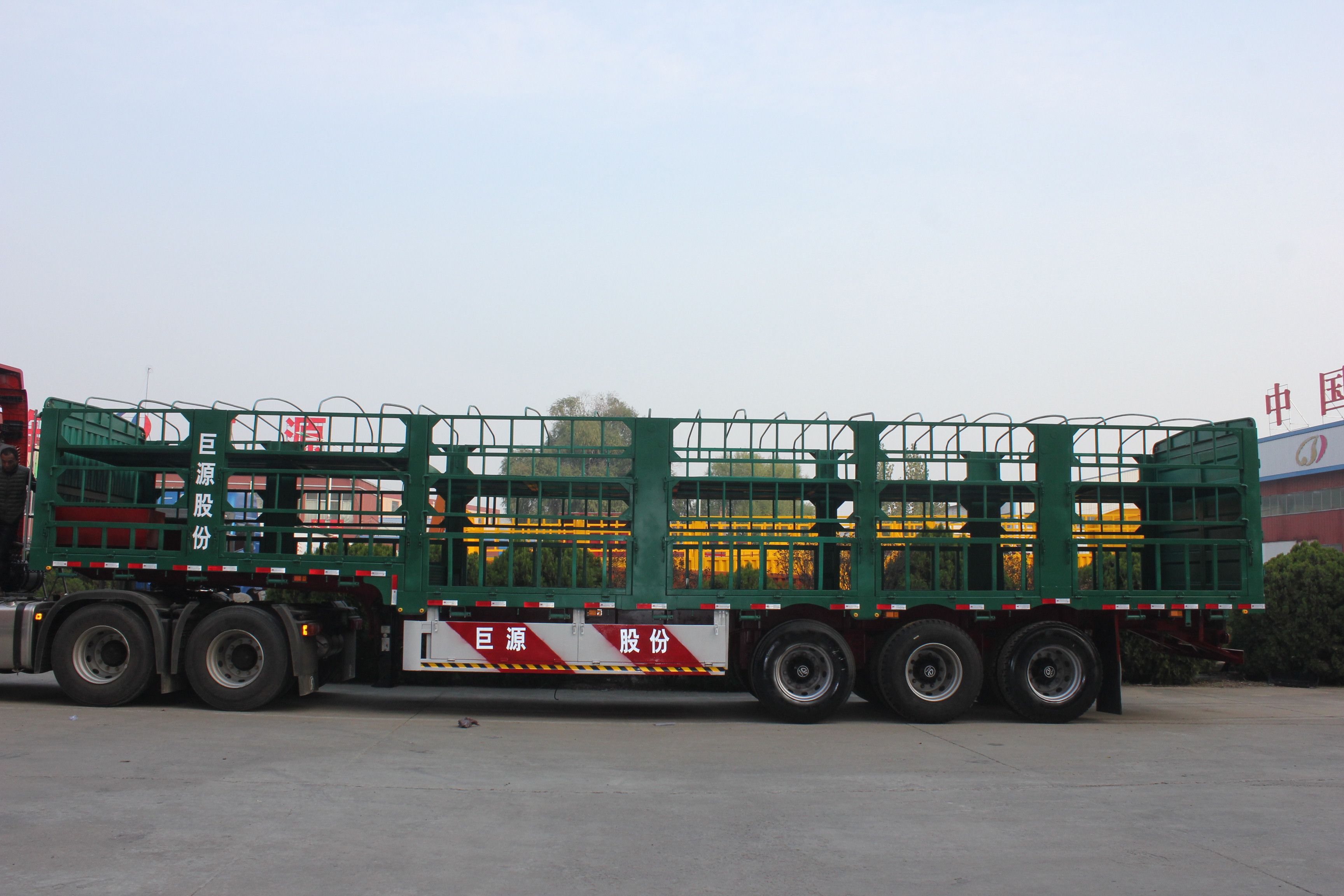 Tri Axles Stake 4 Floors Stockade Livestock Transporting Pigs Semi Trailer and Standard