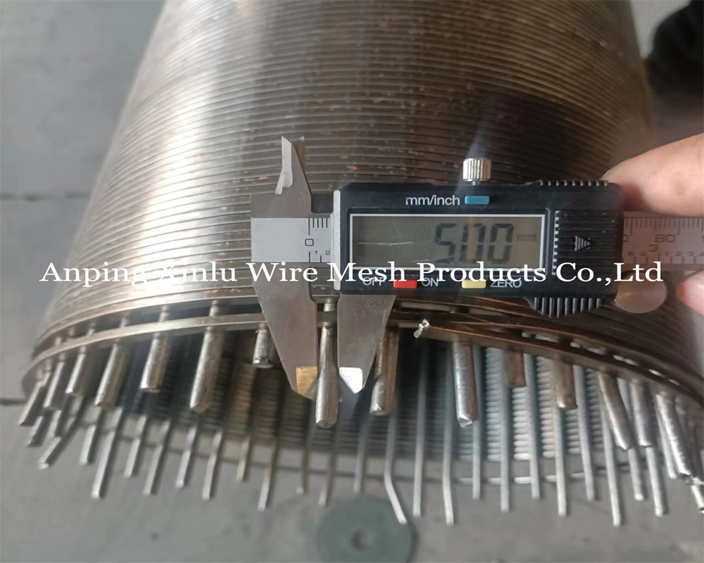 Galvanized 2.5x4mm Welded Profile Vee Wire Screen Tube for Water Treatment and Industrial Filtering Applications