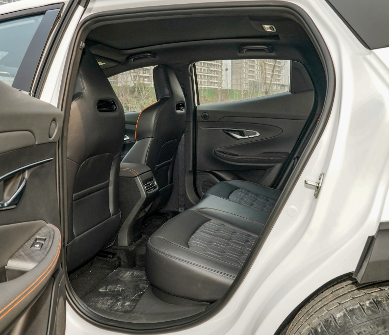 Changan UNI-T 2022 2.0T 233HP Noble Model 8AT 5 Seats SUV With 20" Wheel Hub