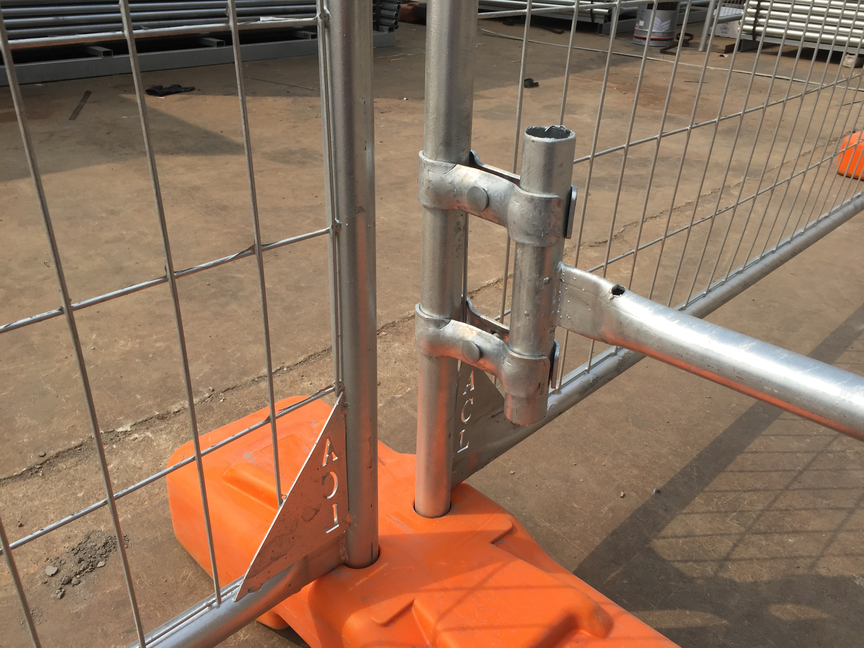 Hot Dipped Galvanized Temporary Fence Movable Fence Panels OD 32 Pipes