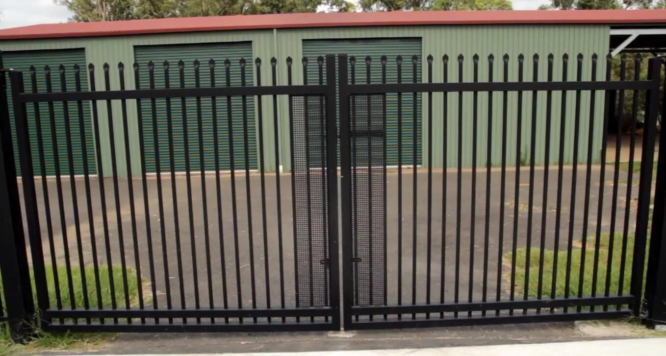 Commercial Galvanized Security Steel Fence Panels Tubular Coated POWDER 2 rails 3 rails 4 rails available