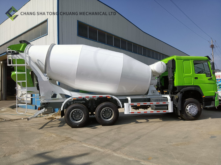 New HOWO Left Hand Driving 12 Cubic Concrete Mixer Truck For Sale