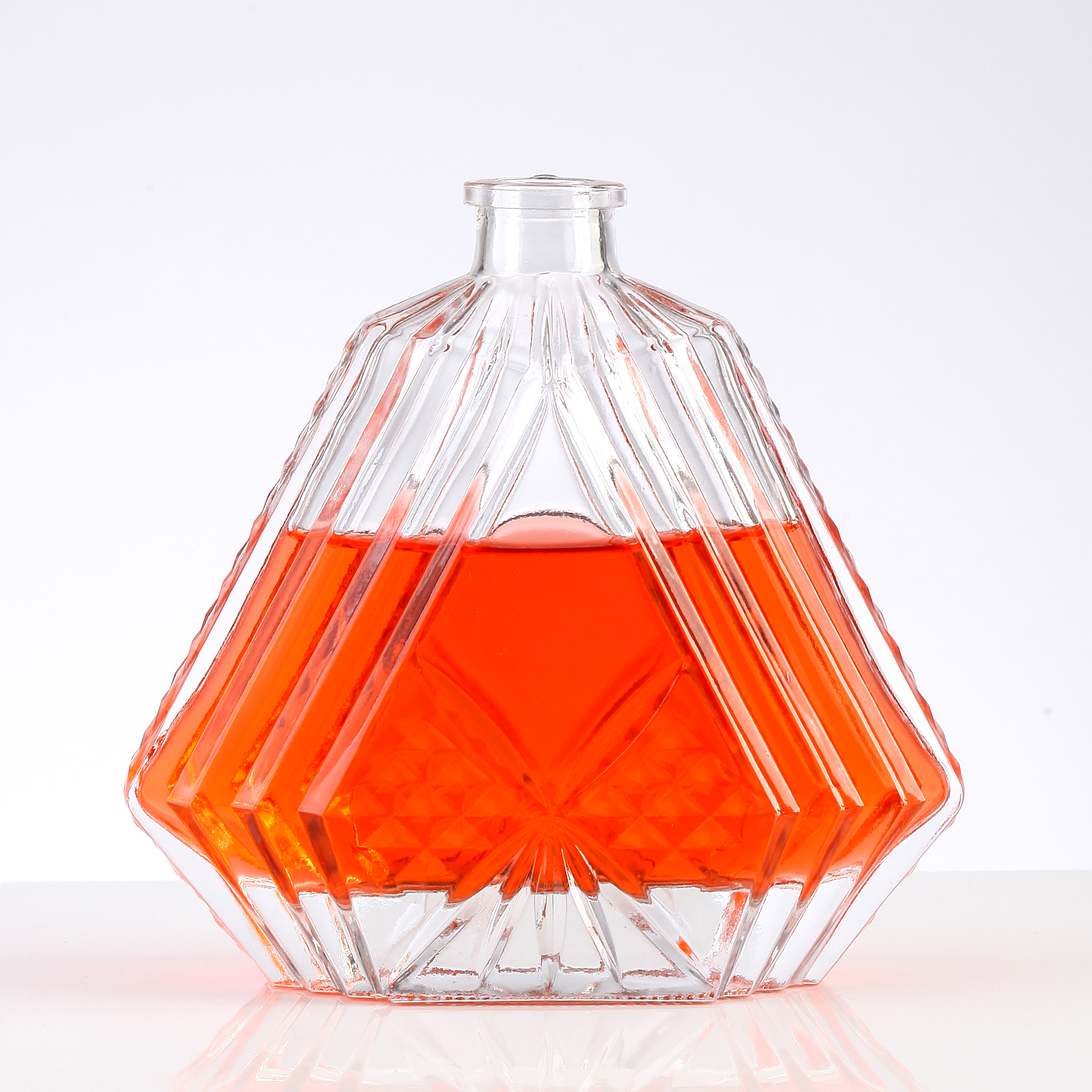500ML Clear Glass Whiskey Spirit Bottle with Personalized Cap and Cork