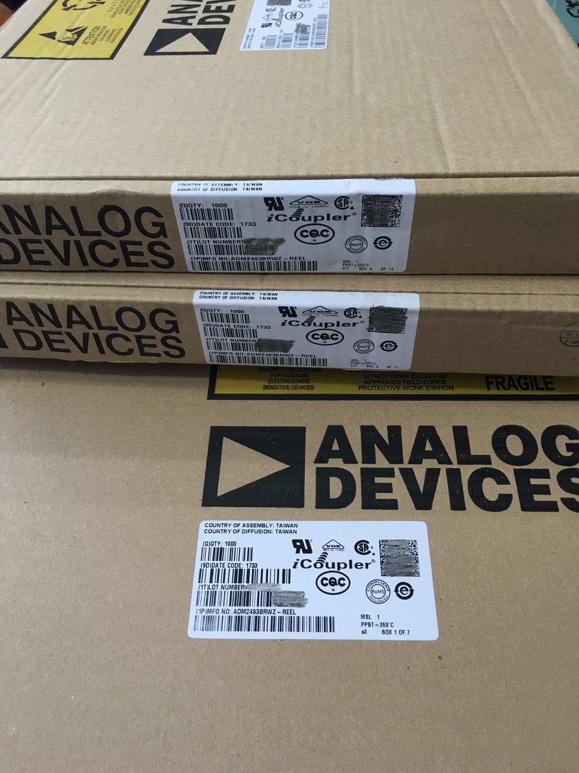 ADM2483BRWZ RS422 RS485 Digital Isolators Analog Devices Integrated circuits IC Electronic components